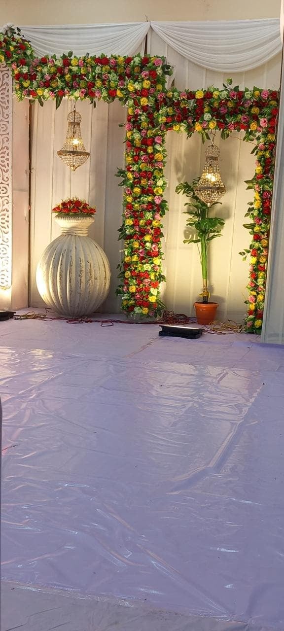 Floral pillar at S.S Mahal