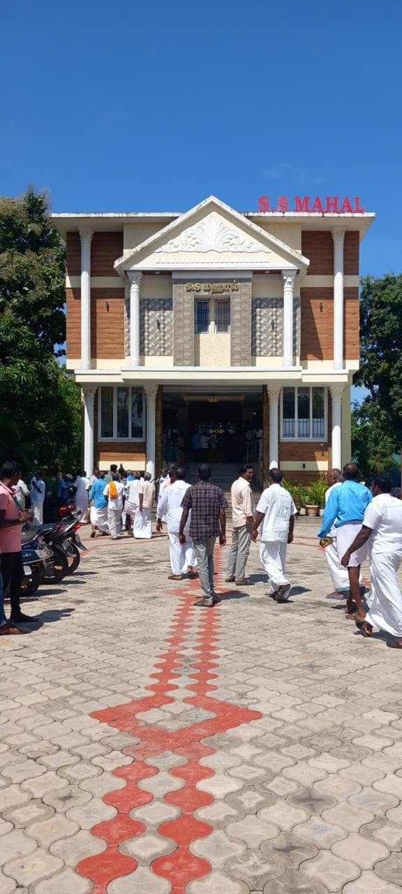 Guests walking in at S.S Mahal